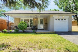 Detached, Brick, Family Home in Parkwoods Donalda Area