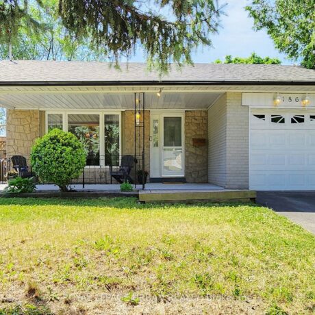 Detached, Brick, Family Home in Parkwoods Donalda Area